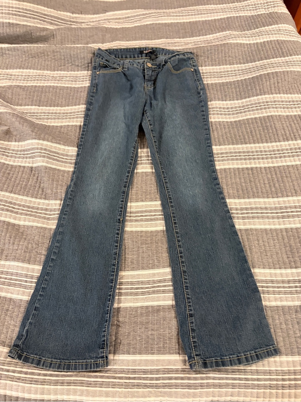 NWOT Women's size 10 Blue Denim Bootcut Jeans embellished pockets